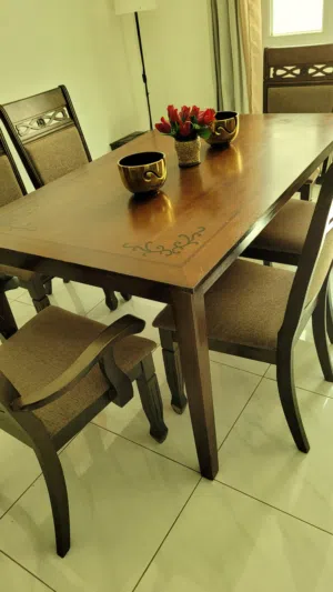 طاولة طعام و6 كراسي فخمة