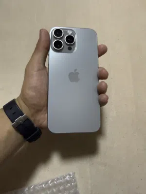 آيفون 16 برو ماكس 256 جيجابايت iPhone 16 pro max 256GB وارد أمريكي بحالة الوكالة بس شخطات شاشة
