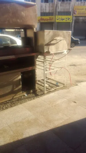 معدات مطعم مشاوي للبيع  مشوى ستانلس ستيل  ماكنة فرم لحمة شبه جديدة   فرن عربي