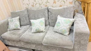 Sofa For Sale 3 seater (أريكة للبيع (ثلاثية المقاعد))