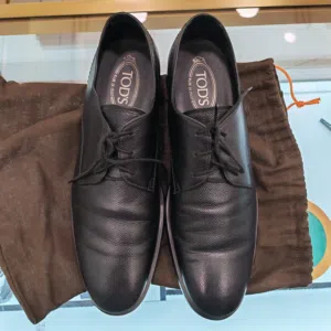Tod's Black Leather Lace-Up Derby shoes.
