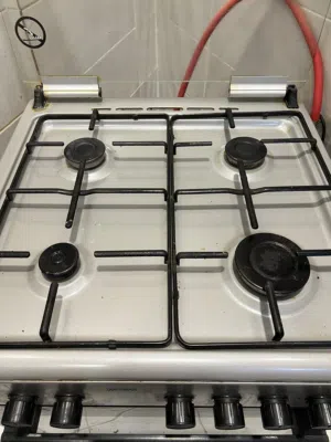 فرن غازي مستخدم قياس 60.60 بحالة ممتازة