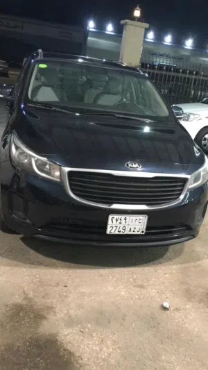 Used Kia Carnival MPV in Al-Ahsa