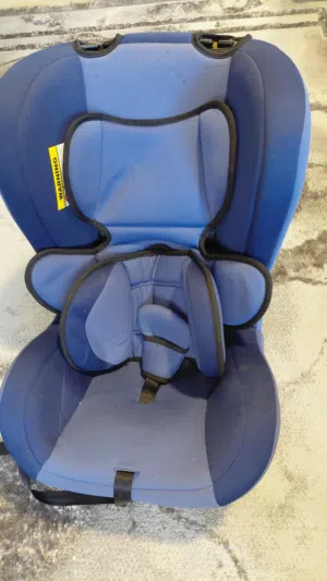 Car seat للاطفال او كرسي سيارة للاطفال لغاية عمر 4 سنوات مستعمل خفيف