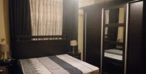 غرفه نوم للبيع خشب سويد شبه جديد استعمال سنه