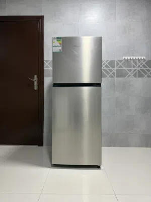 Refrigerator Just like NEW الثلاجة تماما مثل الجديدة