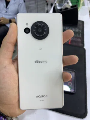 Sharp Aquos R8