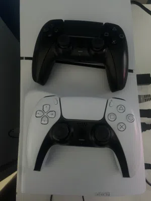 جهاز ps5 مع جهازين بسعر رخيص 180 ريال ممكن التفاوض