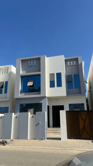 فلل للبيع في الغيل قريب جمعية المرأة