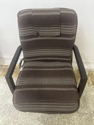 كرسي مريح ينفع لكل الاغراض مجلس أو مكتب