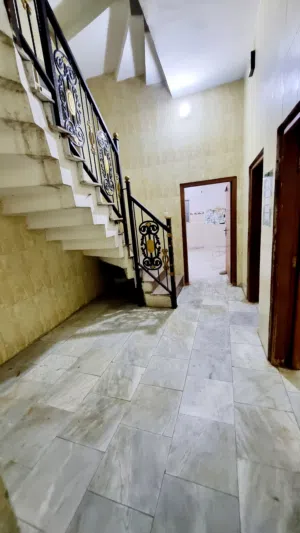 200 m2 4 Bedrooms Townhouse for Rent in Basra Qibla