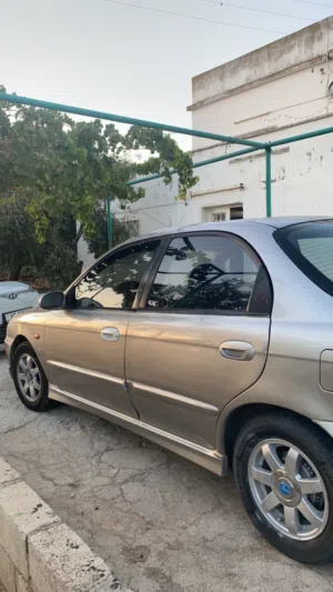 كيا سبيكترا موديل 2000بحاله جيده منفوضه لا تحتاج شي ماتور جديد قير جديد مرخصه ل15/10