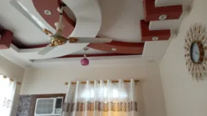 عمارة ثلاث طوابق مع ارضية سكنية