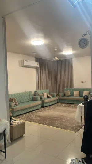 للبيع فيلا في حي عاصم الغربية بركاء