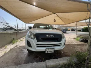 للبيع وأنيت أيسزوزو  موديل 2023 صبغ الوكاله ديزل  دبل قير