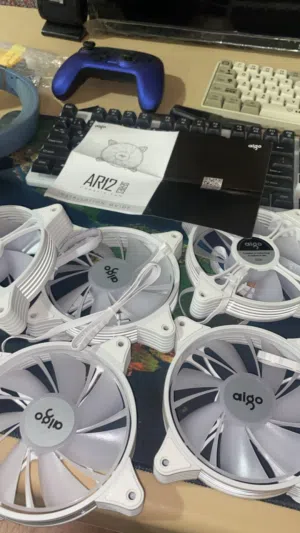 مراوح كيس لون ابيض عدد 5 جدد مع ريمونت تحكم الوان Aigo AR12 Series