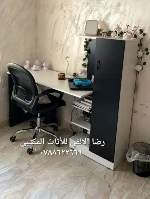 مكتب  منزلي للدراسة والعمل مع خزانة بتصميم مميز متوفر بعدة الوان بسعر مميز  التوصيل والتركيب دينار