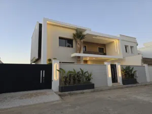 فيلا جديدة على مساحة أرض 320م2