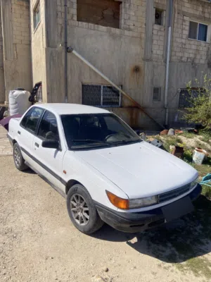 متسبيشي لانسر 1990