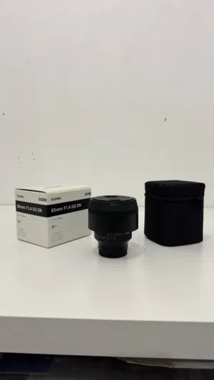 للبيع لكامرات السوني Sigma 85mm f/1.4