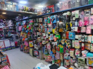 مكتبة للبيع او للبدل على سياره