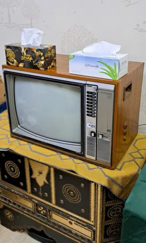 تلفزيون قديم من روائع توشيبا اليابانية
