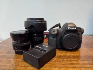 كاميرا كانون D6 مع كامل ملحقاتها + عدسة fisheye