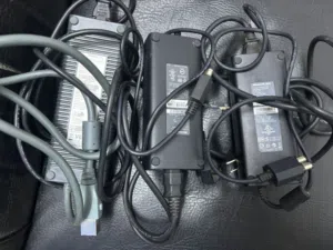 3 محولات اكس بوكس xbox اصليات مستعمله نظيفة جدا السعر للمجموعه كامله