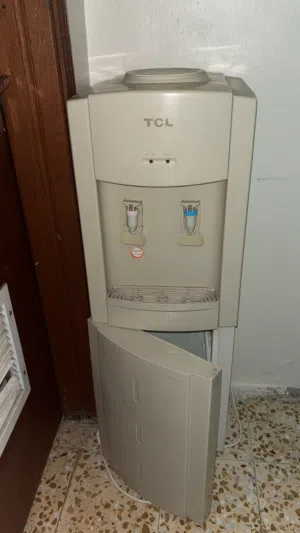 مبرد مياة جيد وبارد وفيه ثلاجة