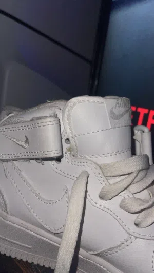 حذاء نايك ابيض