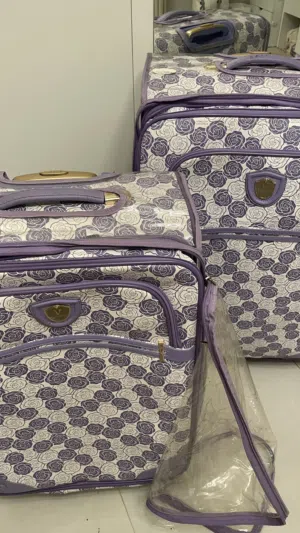 حقيبتين سفر مع شنطة يد من فكتوريا