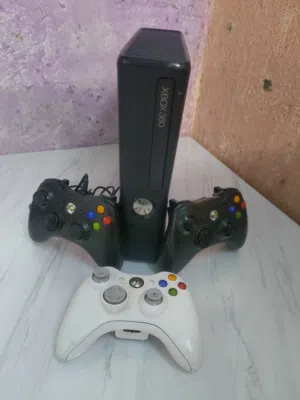 مستعمل نظافة 90% Xbox 360 السعر 140الف و بي مجال  جوستك عدد 3 و بي اكثر من 40لعبة