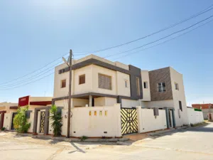 منزل من طابقين مفصولات