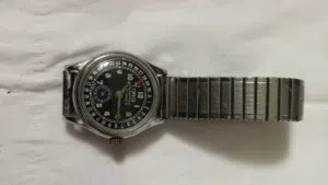 ساعة Oris Big Crown Pointer Date عتيقة، وهي طراز طيارين مميز من ماركة Oris السويسرية