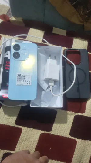 الموبيل زيرو رام 8ومساحه 128 بكل مشتملاته والكرتونه والضمان وسماعه الاصليه لسه متفتحد