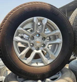 شفروليت سلفرادو 2025 طقم رنقات مع تواير ميشلان زيرو مقاس 18 إنش