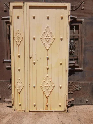 السلام عليكم ورحمت الله وباركاته ابواب حديد اخر طروف ربي يبارك سعر كويس يوجد مقاسات مكان طرابلس