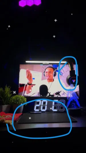 شاشه مستعملاه و موس باد و سماعه للبيع مستعمل