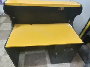 مكتب او ميز كاشير