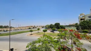 شقه فاخرة للبيع بجنوب الاكاديميه امام الجامعة الكنديه