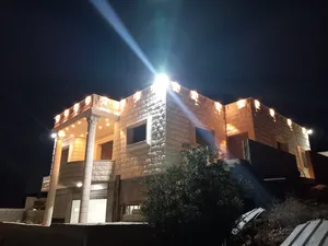 ‏٣ غرف نوم ‏.‏ ٣ حمّامات ‏.‏ 310 م٢‏2