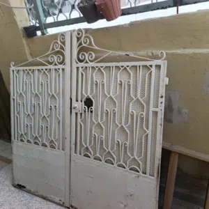 باب حدائق ثقيل جدا