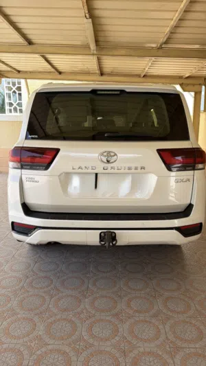 Used Toyota Land Cruiser in Muscat