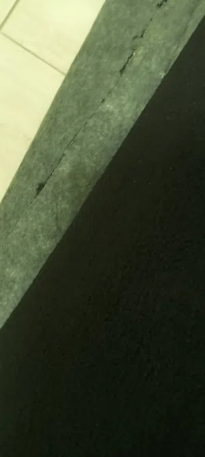 موكيت اسود نضيف مستعمل ومغسل كأنو جديد ولا غلطه جامد ومابرمل ولا بكسر