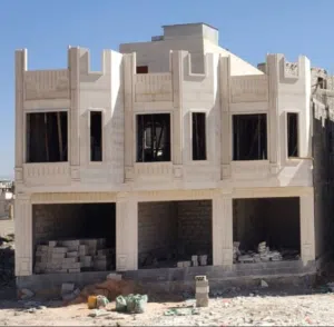 للبيع عماره في حزيز قريبه لسوق علا شارع الربعين تجاري