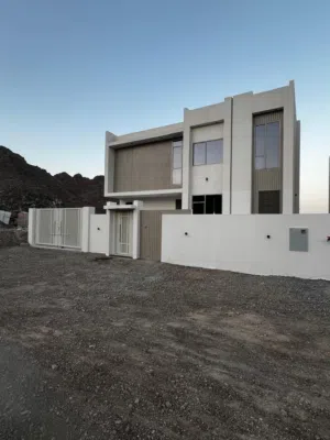 فيلا بتصميم عصري للبيع طوي النص2 / سمائل