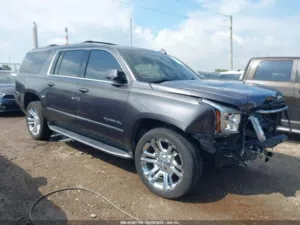 GMC يوكن 2017 SLT (الطويل)
