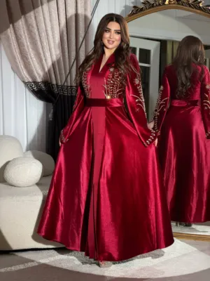 عباية ملكية مخمل أحمر واسود