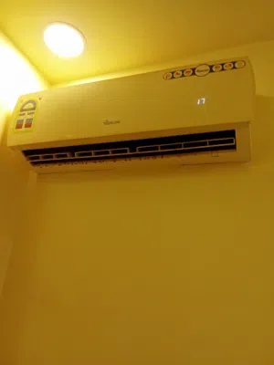 مكيف سبيلت ماركة بيرلوني  Berloni Split Air Conditioner (1.5 Ton: بحالة جيدة جدا