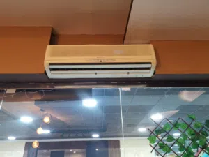 للبيع معدات مطعم كاملة بحالة ممتازة